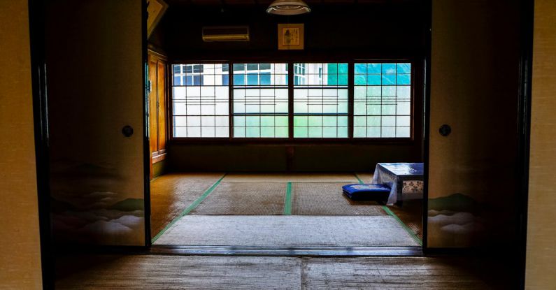 Japanese Ryokan - Room With Table and Windows
