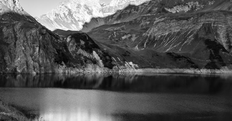 Everest Summit - Grayscale Photo of Mountain Everest