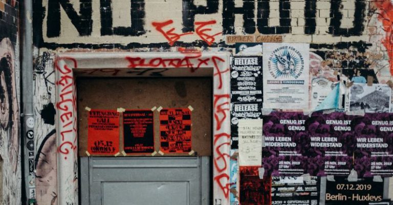 The Artistic Vibes of Berlin’s Graffiti Walls